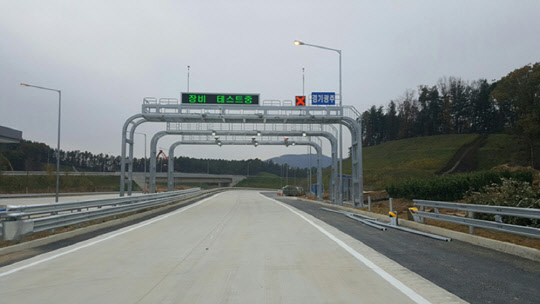 제2영동고속도로 경기 광주JCT에 설치된 원톨링 시스템 전경.  제2영동고속도로사업단 제공